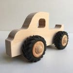 camion-en-bois-naturel