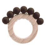 hochet-en-bois-eveil-marron