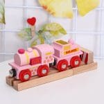 train-en-bois-aimante-rose